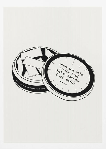 A black and white line drawing of an open, round tin of snus. The lid is resting beside the open tin, and has a handwritten Swedish quote on it. The drawing is minimalist and set against a plain off-white background within a black frame. Wall Art