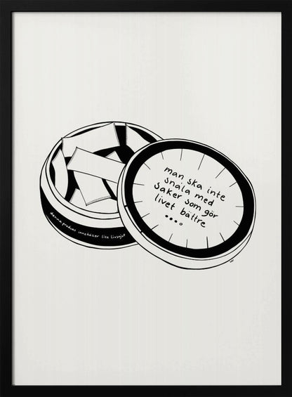 A black and white line drawing of an open, round tin of snus. The lid is resting beside the open tin, and has a handwritten Swedish quote on it. The drawing is minimalist and set against a plain off-white background within a black frame. Wall Art