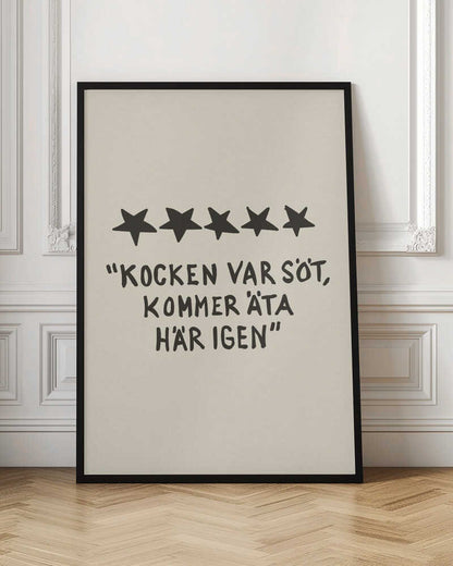 A framed poster with a light beige background featuring a humorous restaurant review in Swedish. Above the text are five hand-drawn black stars. The text, in a casual, hand-written font, reads: "KOCKEN VAR SÖT, KOMMER ÄTA HÄR IGEN", which translates to "The chef was cute, will eat here again." Poster